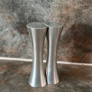 NAMBE Kissing Salt & Pepper Shakers